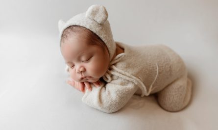 Bayi baru lahir tertidur