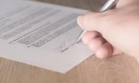 Daftar 8 Pertanyaan yang Wajib Ditanyakan ke Agen Asuransi Sebelum Tanda Tangan