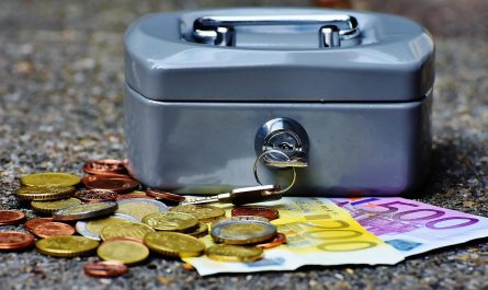 Perbandingan biaya kesehatan keluarga